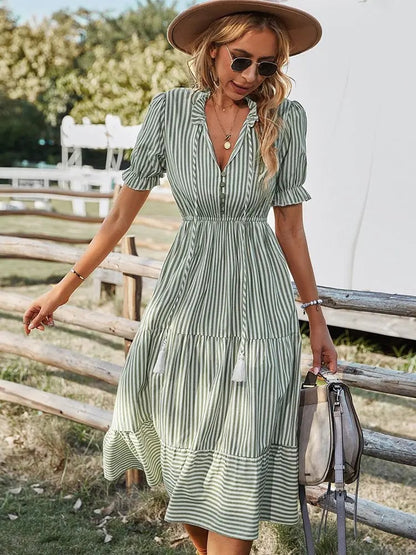 Riviera Chic – Streifen Midi-Kleid mit Laternenärmeln